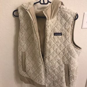 Patagonia women’s reversible vest size medium